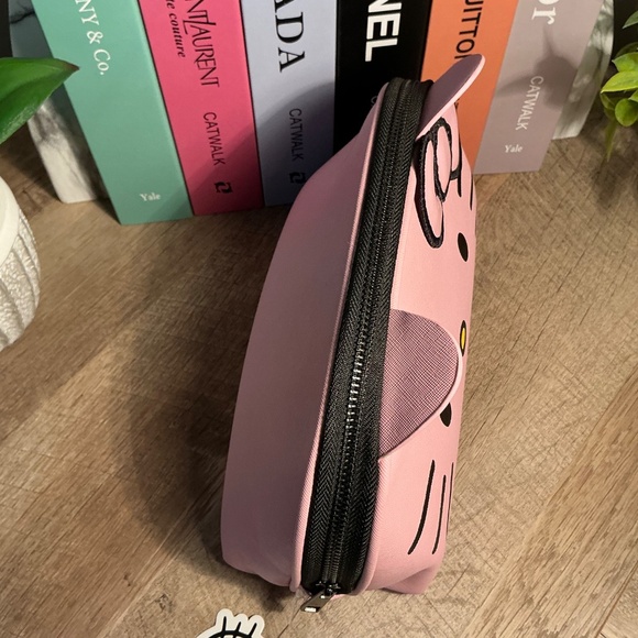 💗 Pink Hello Kitty Crème’ Beauty Cosmetic Bag - Picture 5 of 7